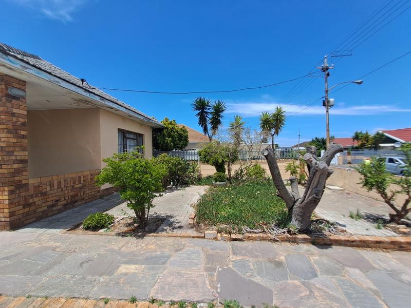 5 Bedroom Property for Sale in Richmond Estate Western Cape